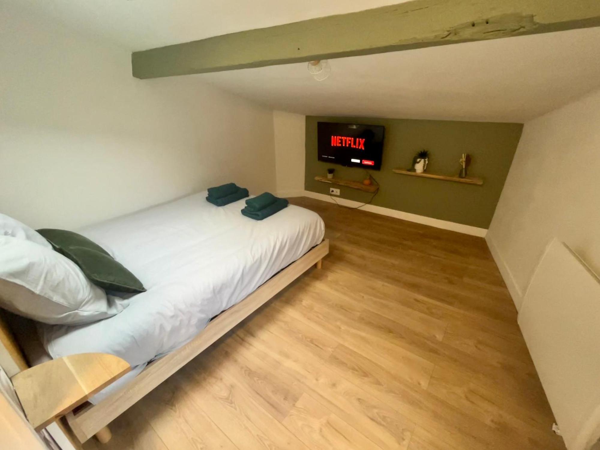 Sous Les Toits Du Parvis Apartman Niort Kültér fotó